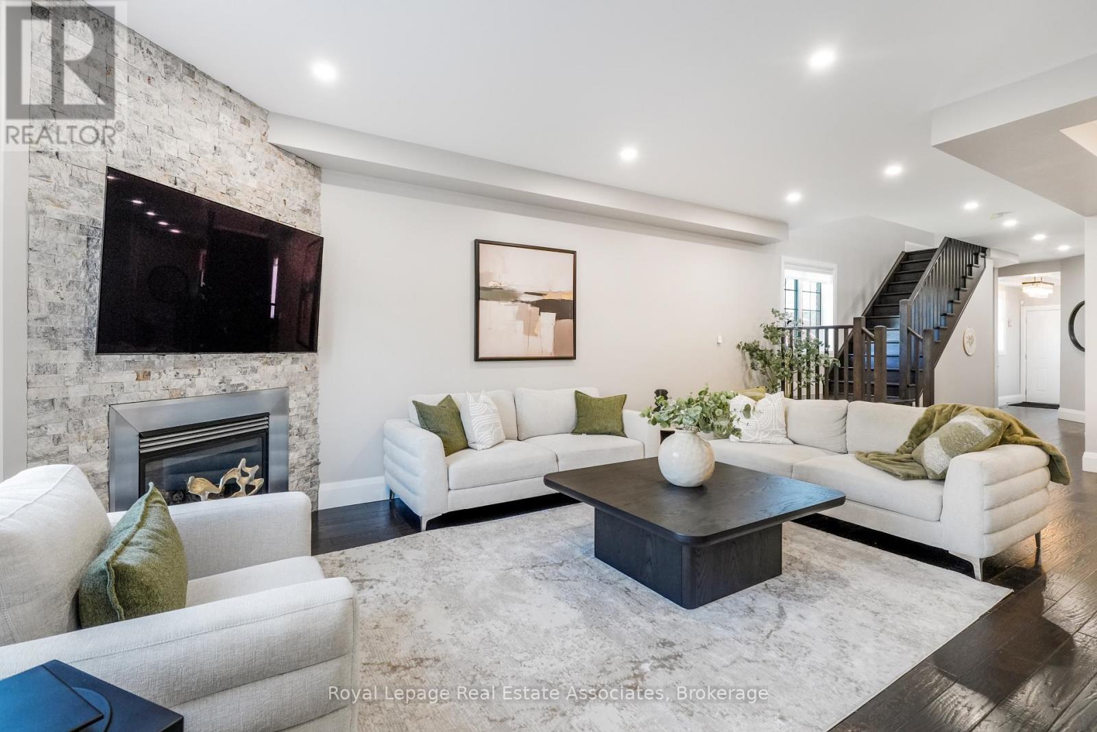 2388 Stone Glen Crescent, Oakville, Ontario  L6M 0C7 - Photo 10 - W12940498