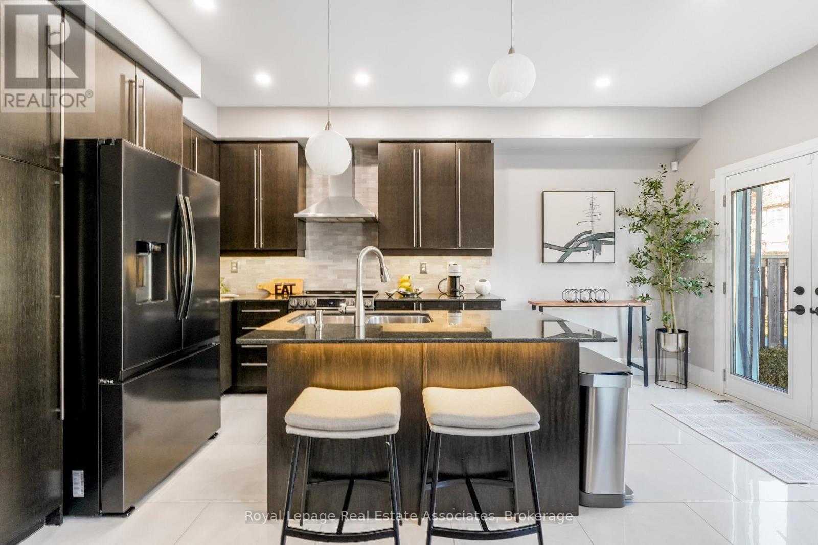 2388 Stone Glen Crescent, Oakville, Ontario  L6M 0C7 - Photo 12 - W12940498