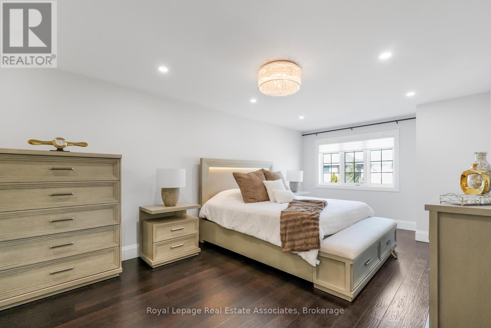 2388 Stone Glen Crescent, Oakville, Ontario  L6M 0C7 - Photo 16 - W12940498