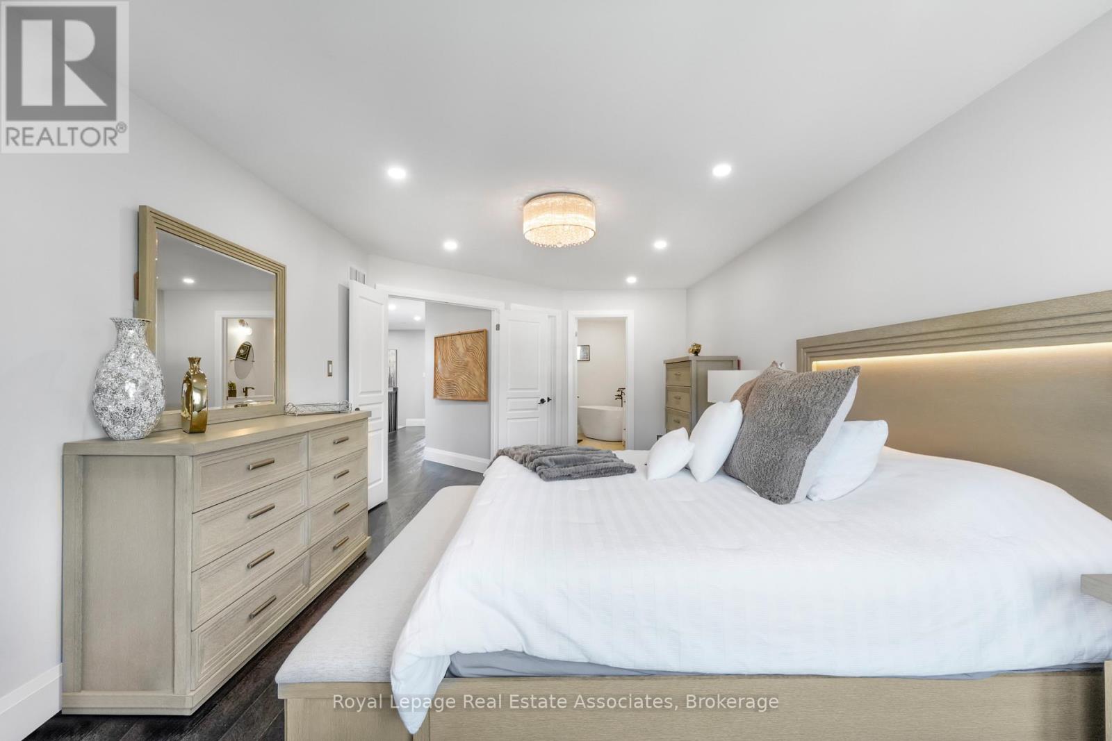 2388 Stone Glen Crescent, Oakville, Ontario  L6M 0C7 - Photo 17 - W12940498