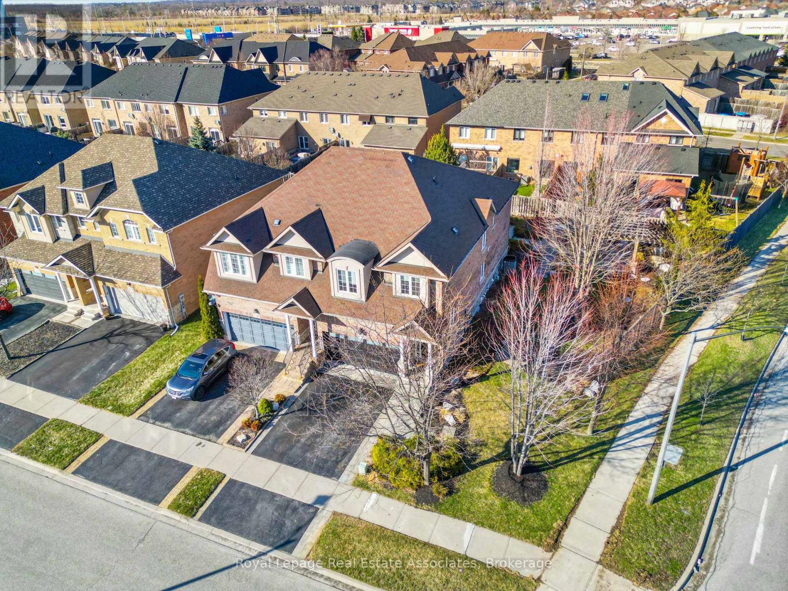 2388 Stone Glen Crescent, Oakville, Ontario  L6M 0C7 - Photo 2 - W12940498