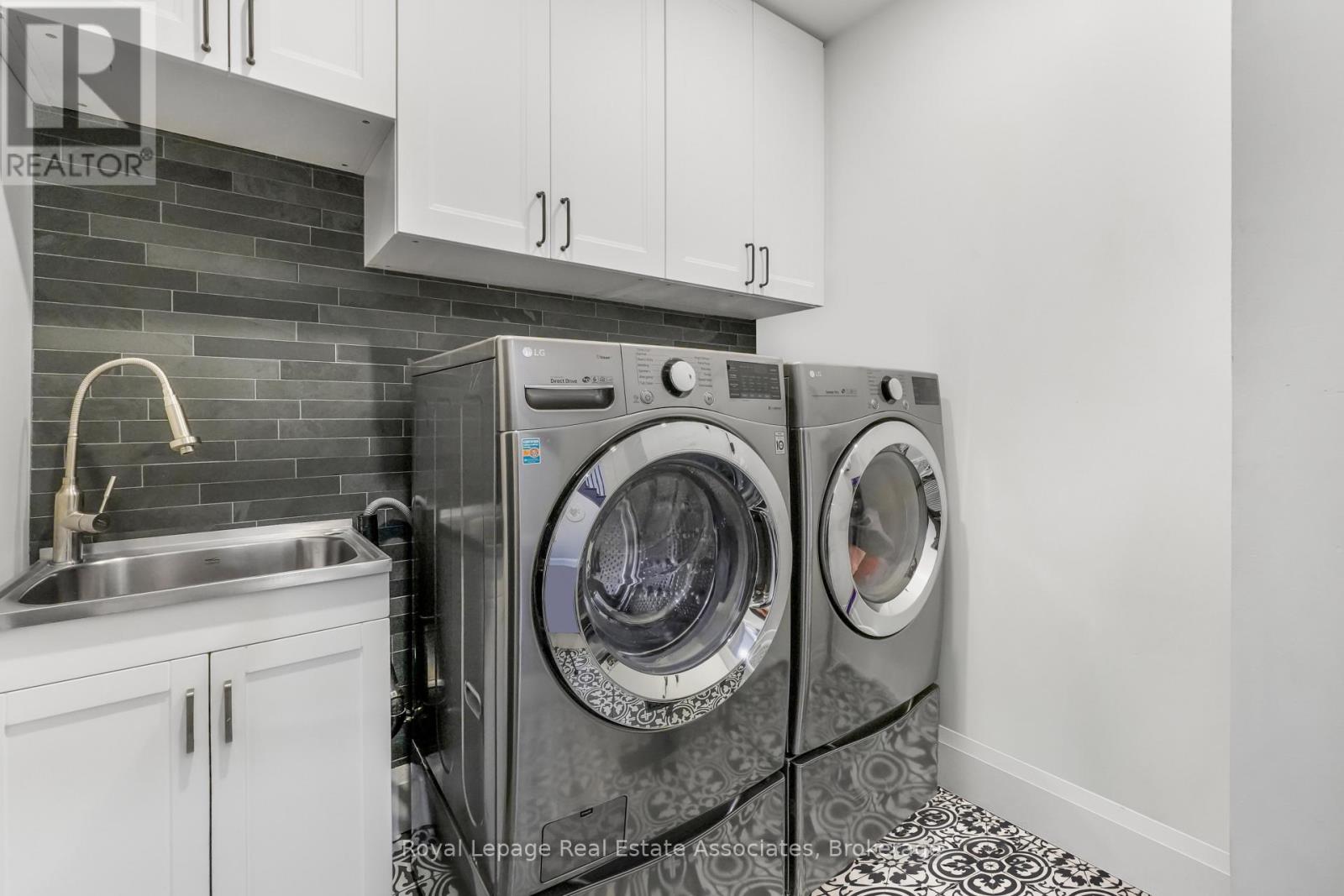 2388 Stone Glen Crescent, Oakville, Ontario  L6M 0C7 - Photo 27 - W12940498