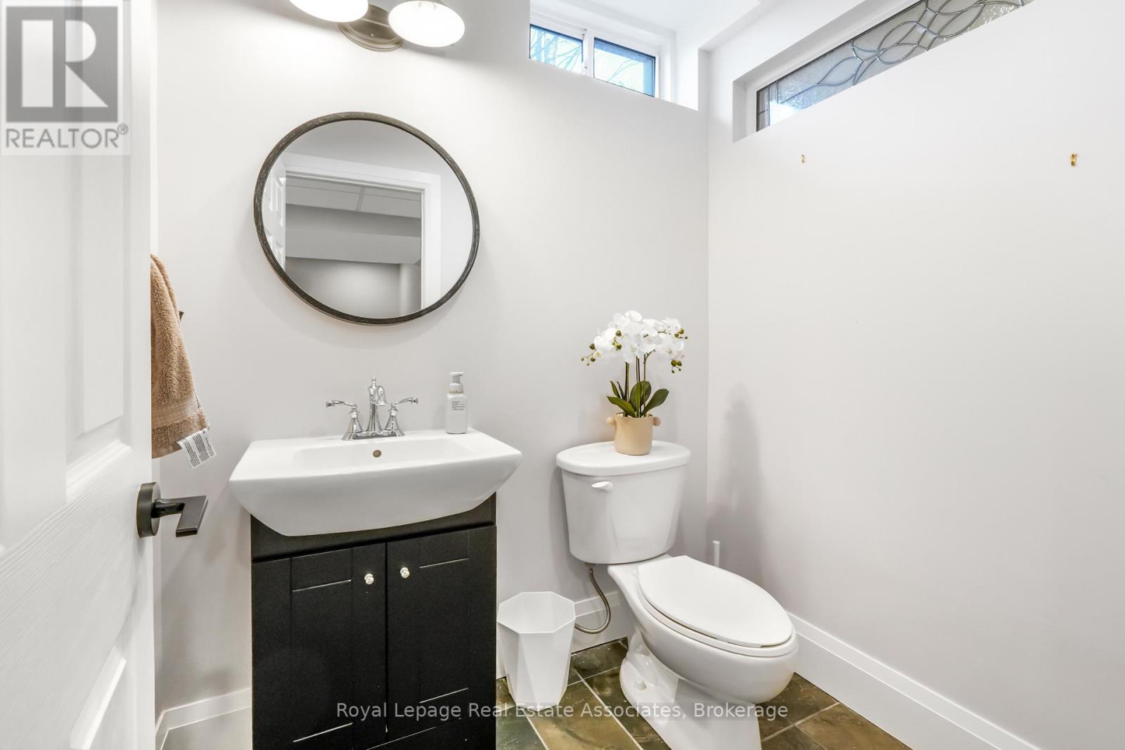 2388 Stone Glen Crescent, Oakville, Ontario  L6M 0C7 - Photo 31 - W12940498