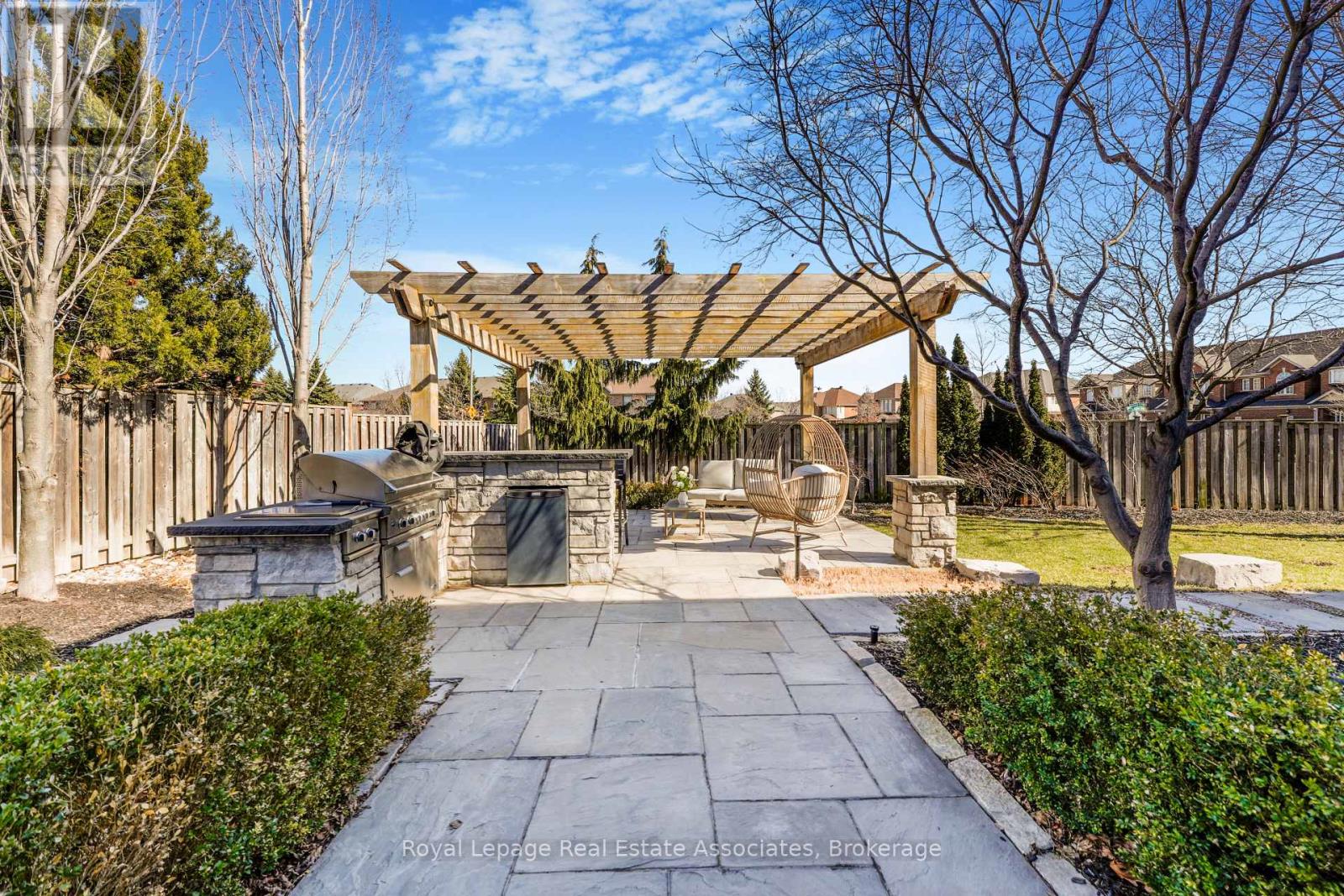 2388 Stone Glen Crescent, Oakville, Ontario  L6M 0C7 - Photo 34 - W12940498