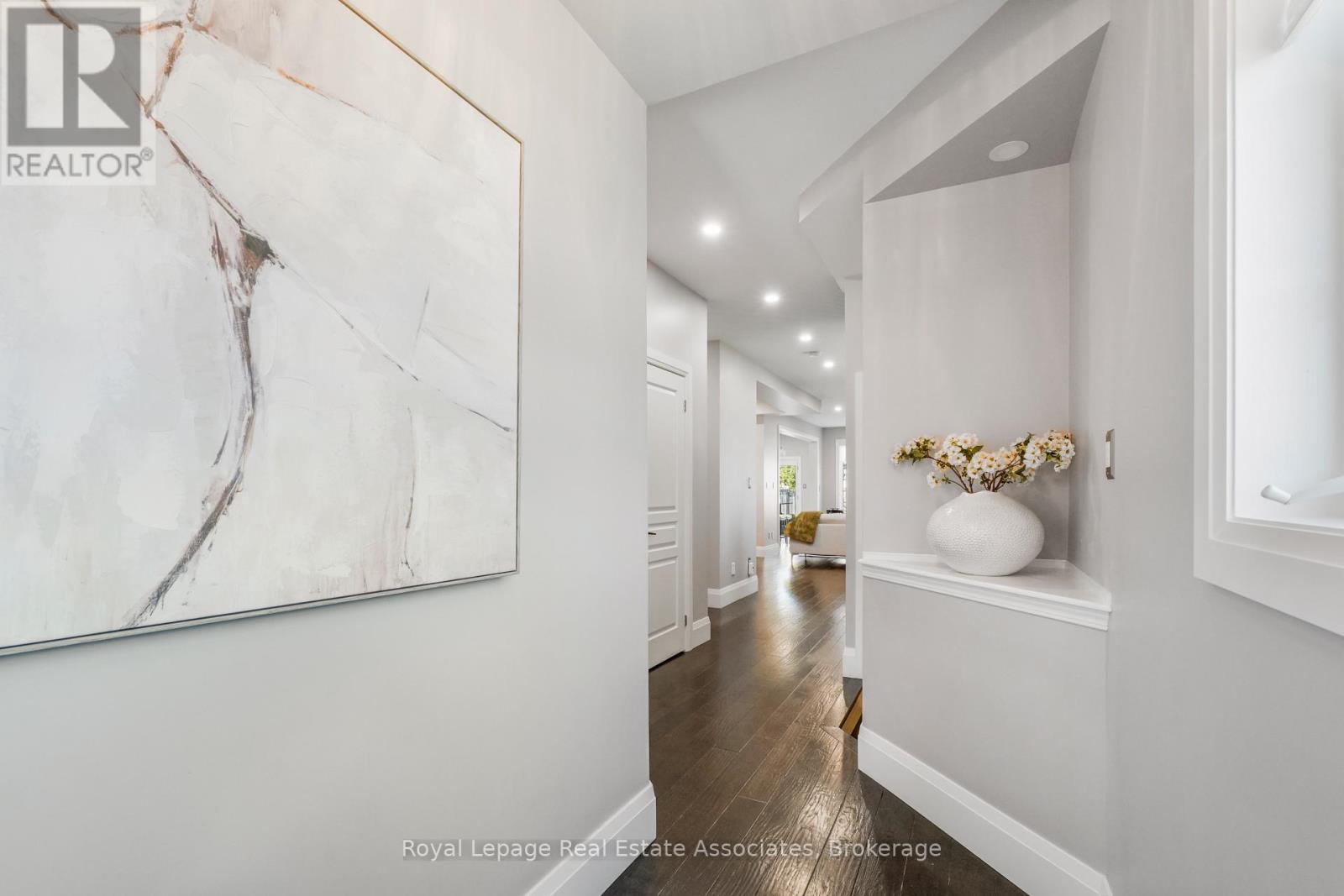 2388 Stone Glen Crescent, Oakville, Ontario  L6M 0C7 - Photo 5 - W12940498