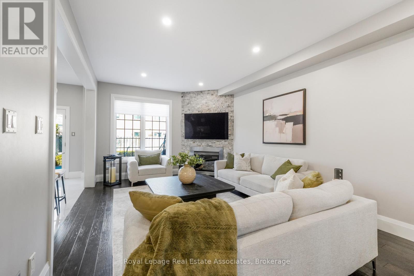 2388 Stone Glen Crescent, Oakville, Ontario  L6M 0C7 - Photo 7 - W12940498