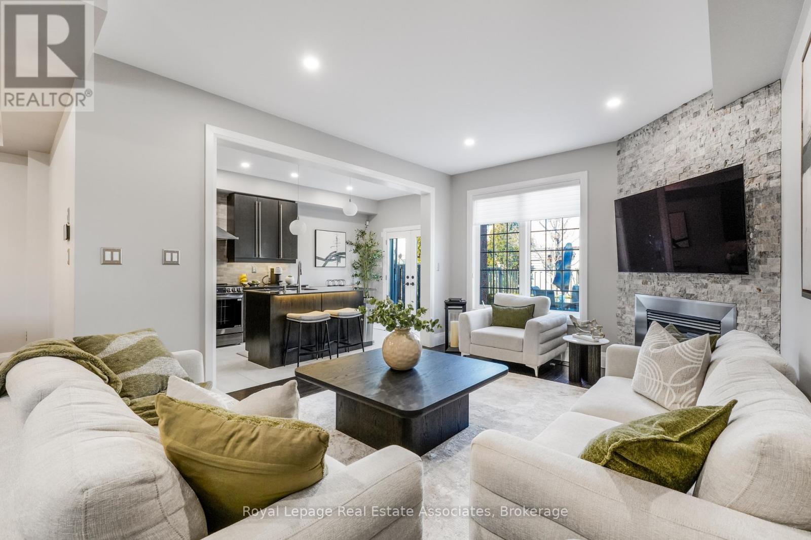 2388 Stone Glen Crescent, Oakville, Ontario  L6M 0C7 - Photo 8 - W12940498