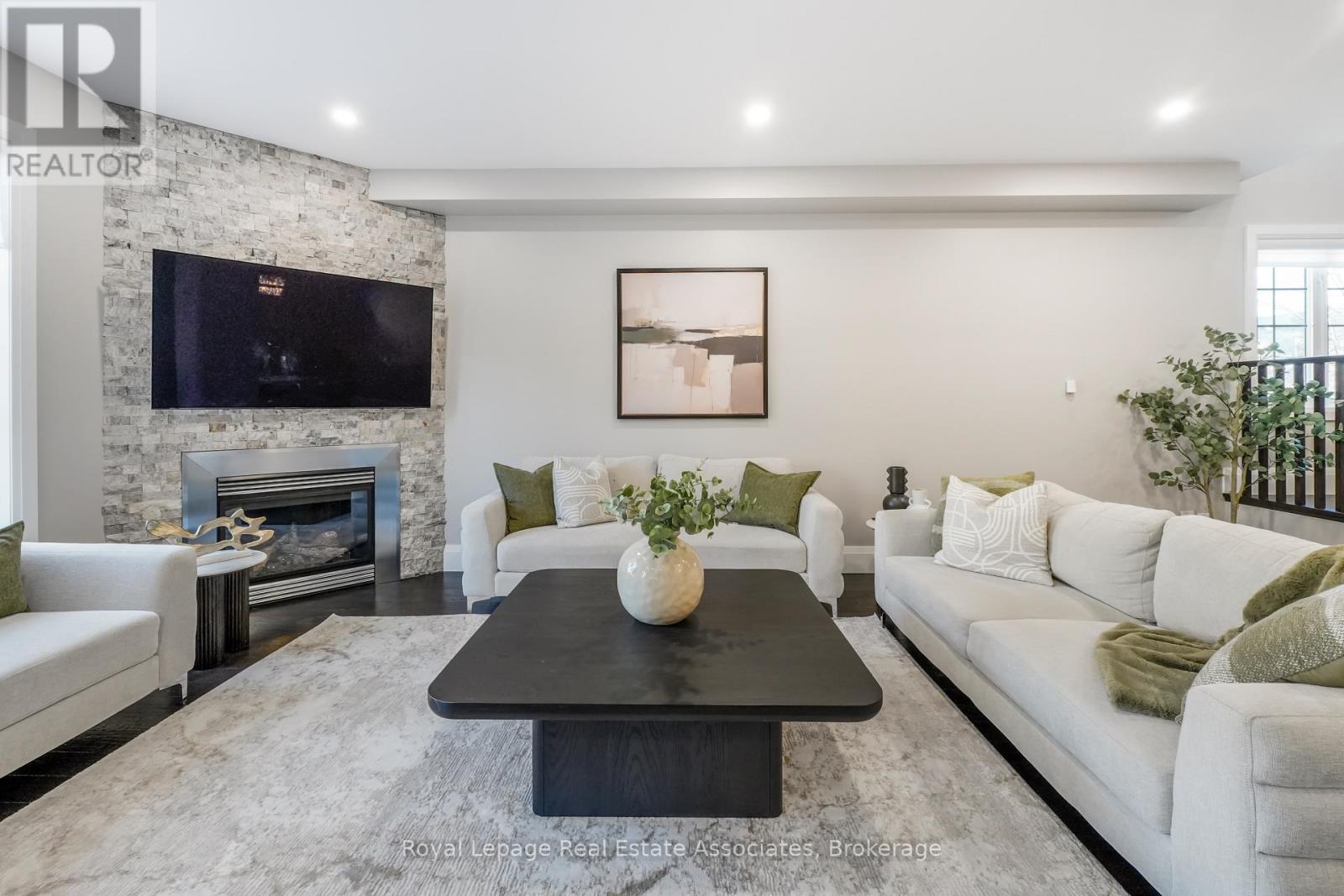 2388 Stone Glen Crescent, Oakville, Ontario  L6M 0C7 - Photo 9 - W12940498