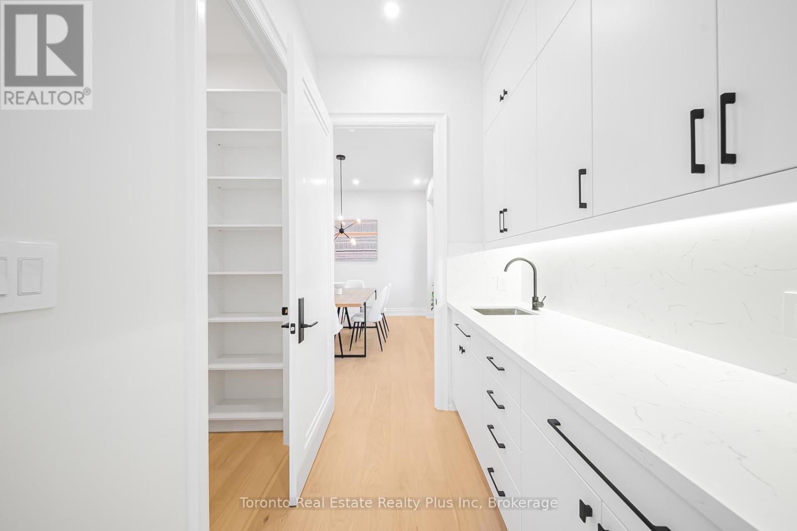 25 Cronin Drive, Toronto, Ontario  M9B 4T7 - Photo 17 - W12940514