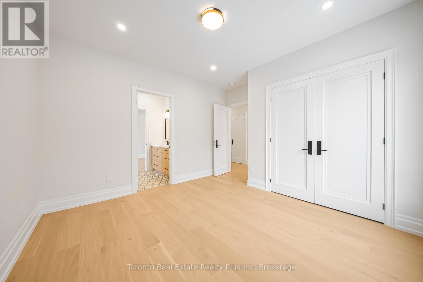 25 Cronin Drive, Toronto, Ontario  M9B 4T7 - Photo 30 - W12940514