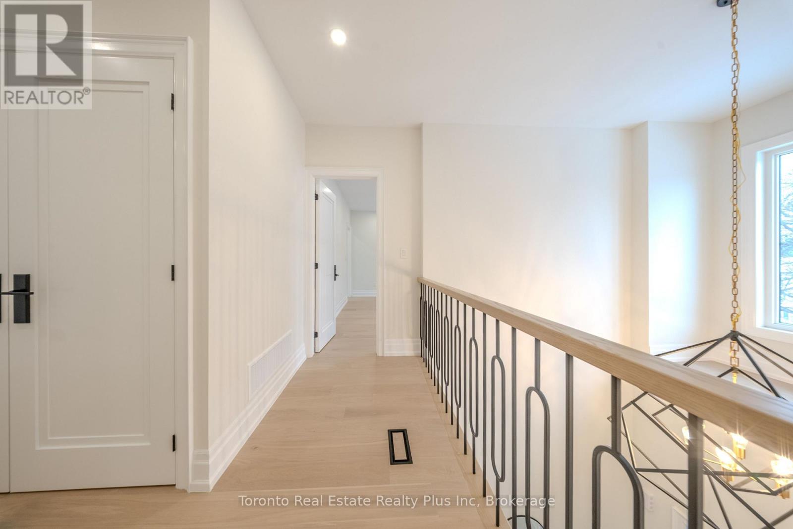 25 Cronin Drive, Toronto, Ontario  M9B 4T7 - Photo 41 - W12940514