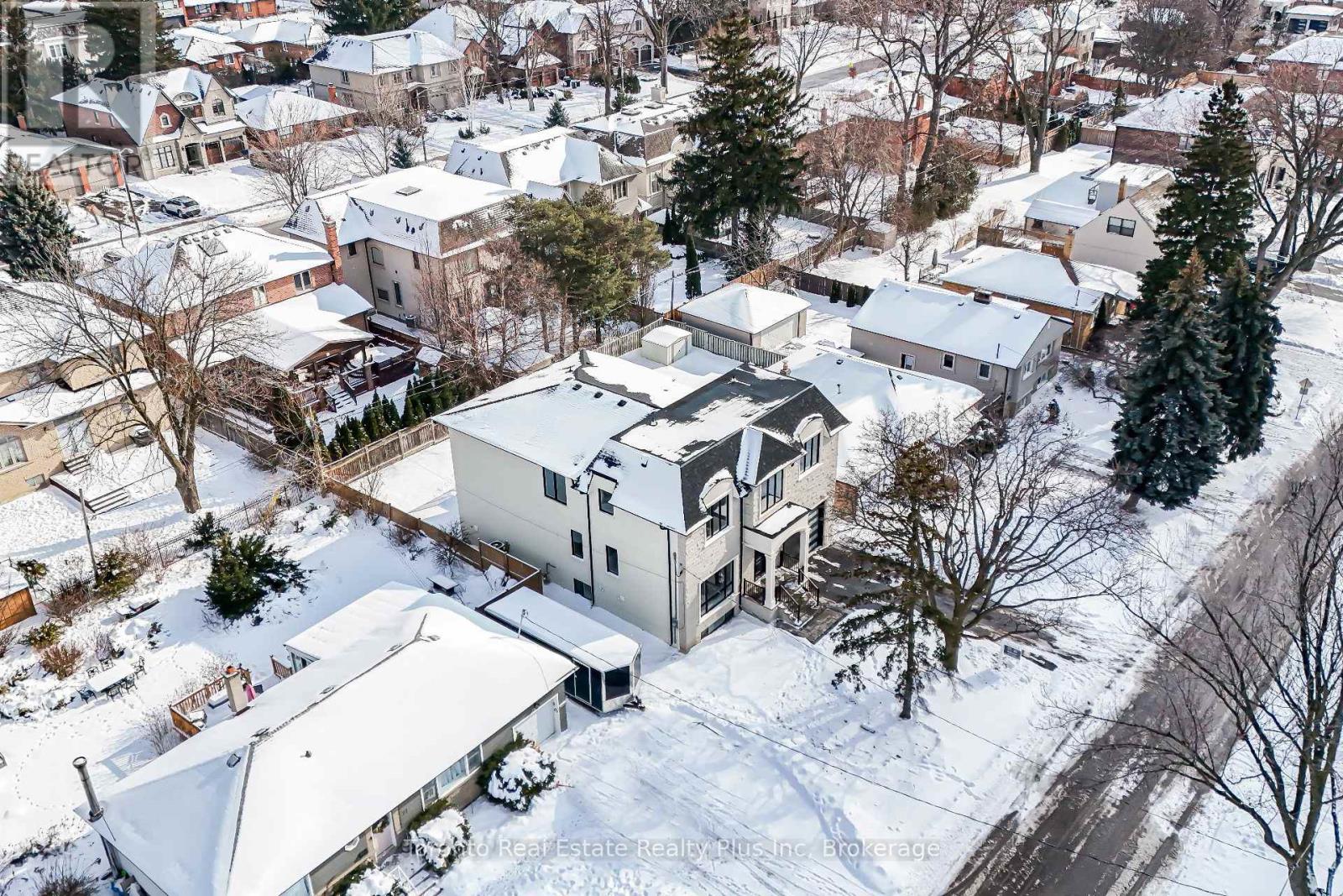 25 Cronin Drive, Toronto, Ontario  M9B 4T7 - Photo 46 - W12940514