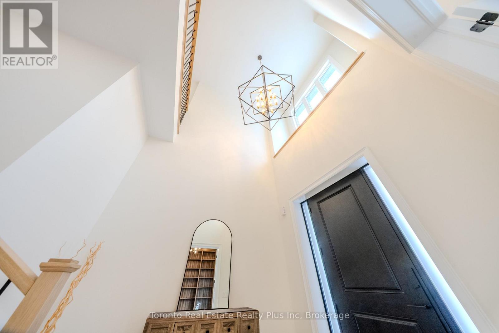 25 Cronin Drive, Toronto, Ontario  M9B 4T7 - Photo 5 - W12940514