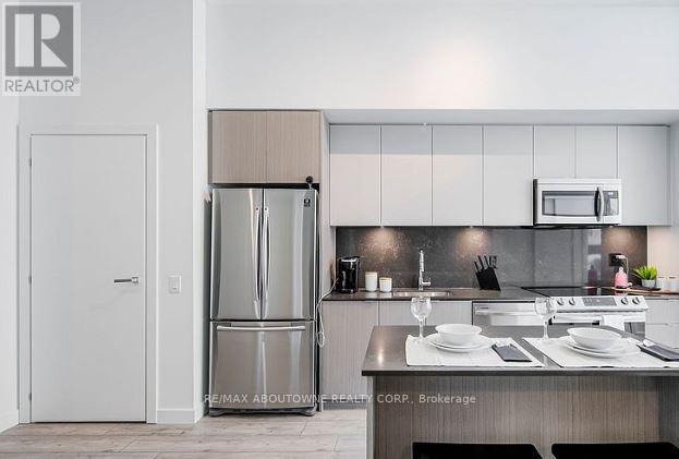 A0336 - 125 Bronte Road, Oakville, Ontario  L6L 3C1 - Photo 4 - W12940528