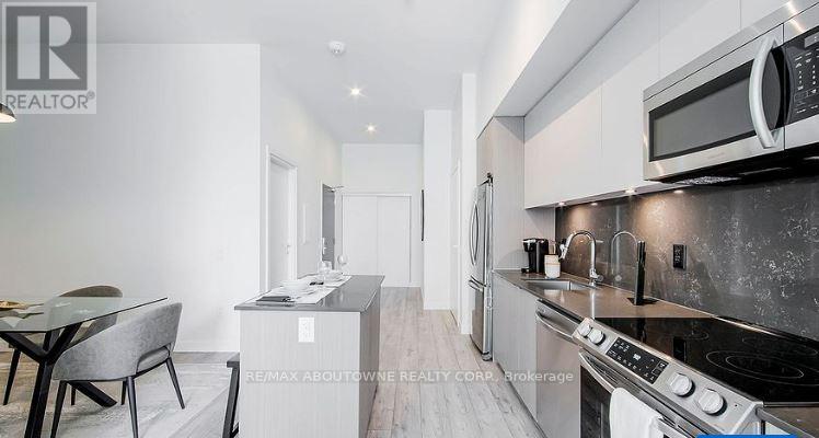 A0336 - 125 Bronte Road, Oakville, Ontario  L6L 3C1 - Photo 6 - W12940528