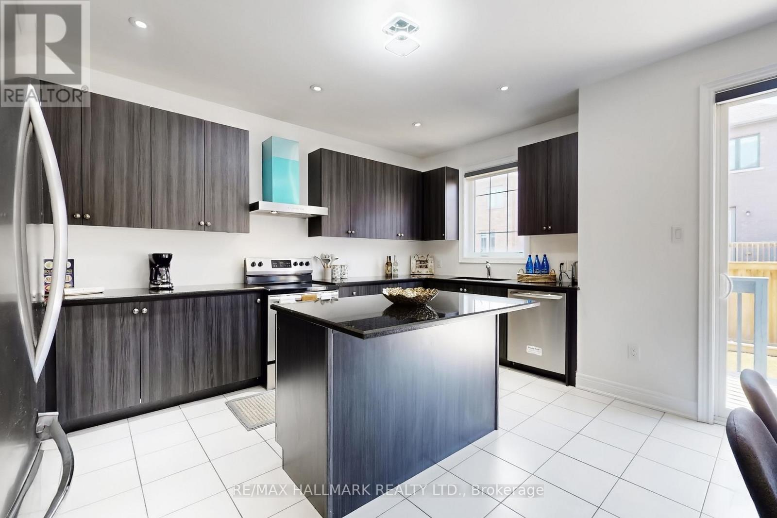 9 Lyle Way S, Brampton, Ontario  L6X 5P8 - Photo 11 - W12940534