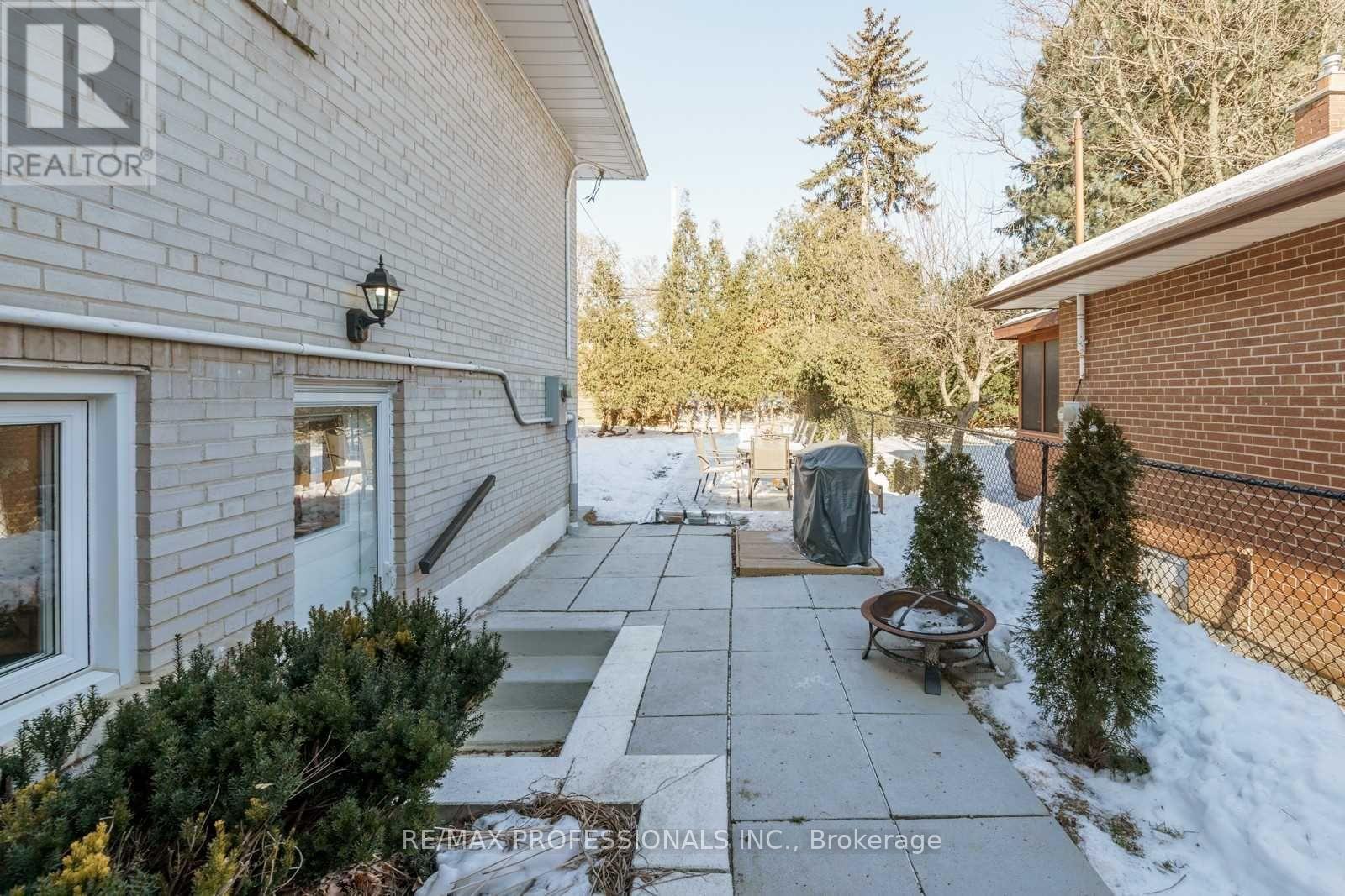 Ground - 11 Grasspoint Crescent, Toronto, Ontario  M9C 2T9 - Photo 12 - W12940572