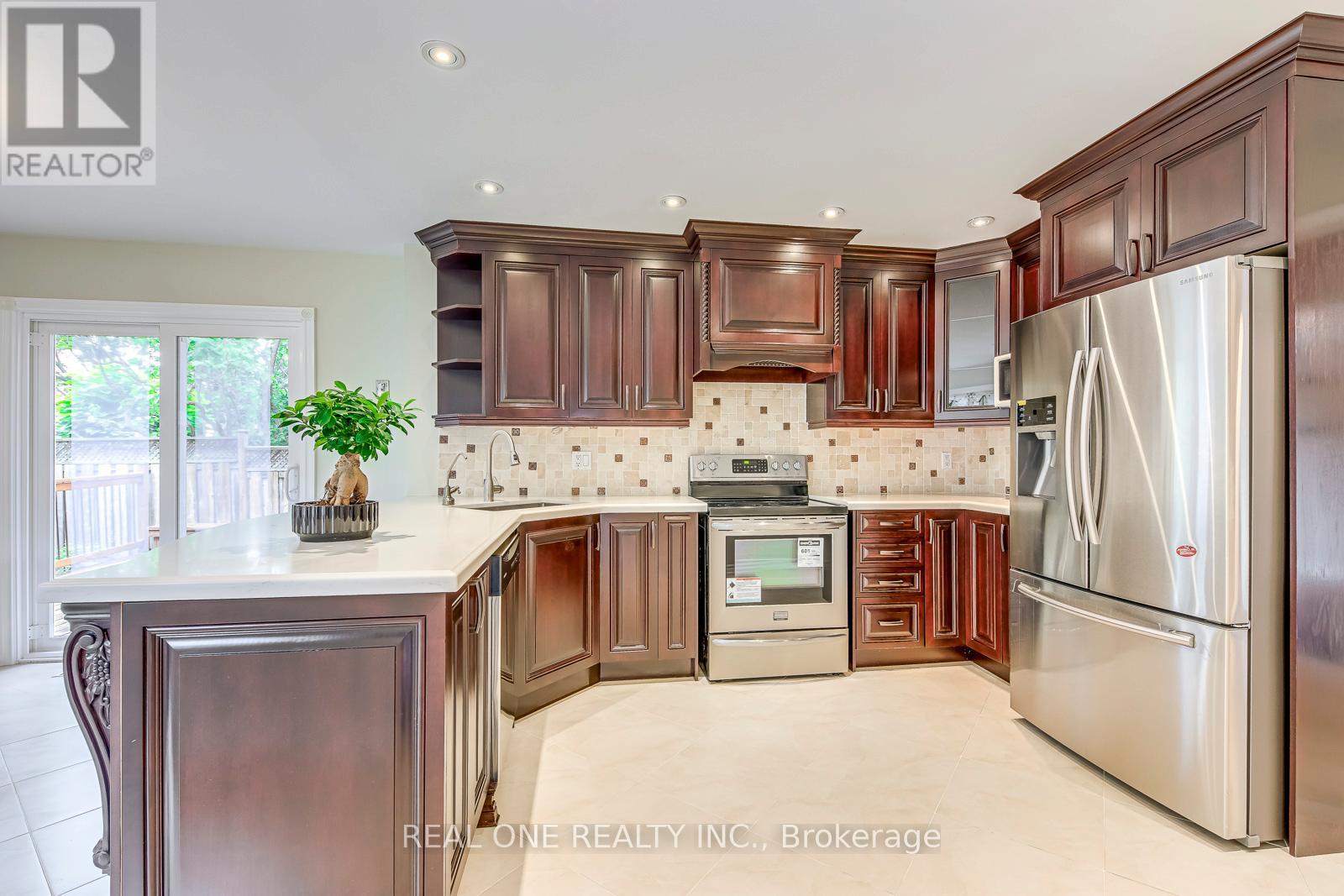 1237 Woodview Drive, Oakville, Ontario  L6M 2M5 - Photo 13 - W12940580