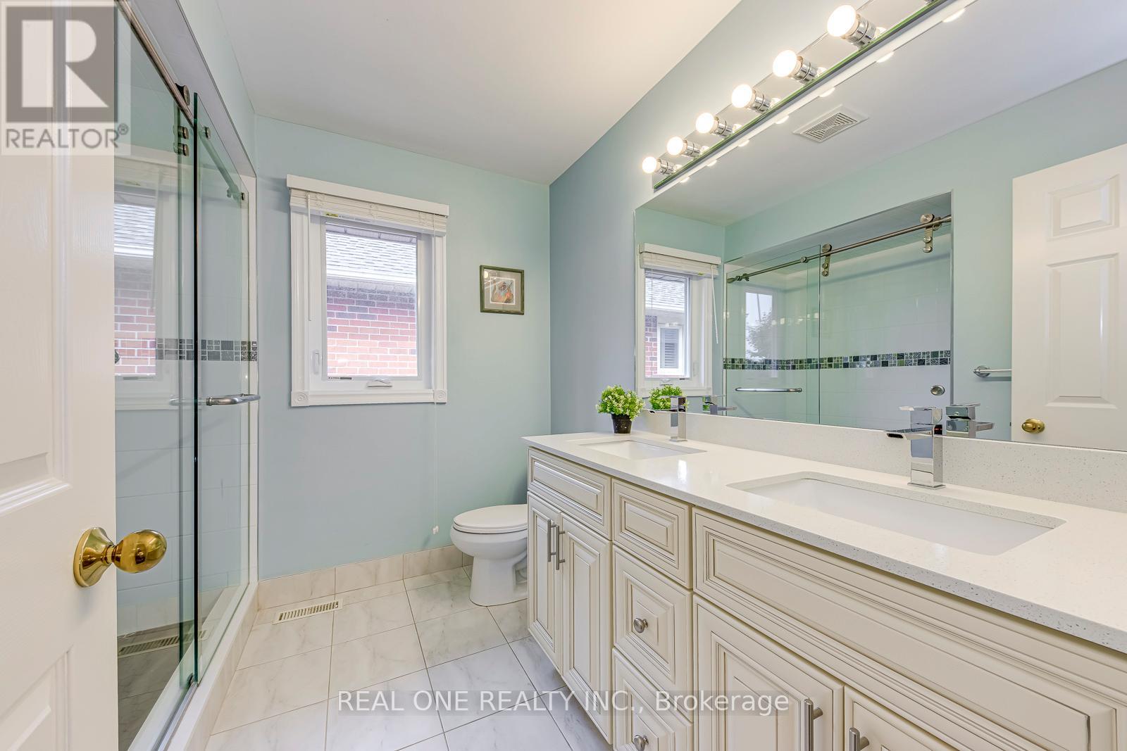 1237 Woodview Drive, Oakville, Ontario  L6M 2M5 - Photo 38 - W12940580