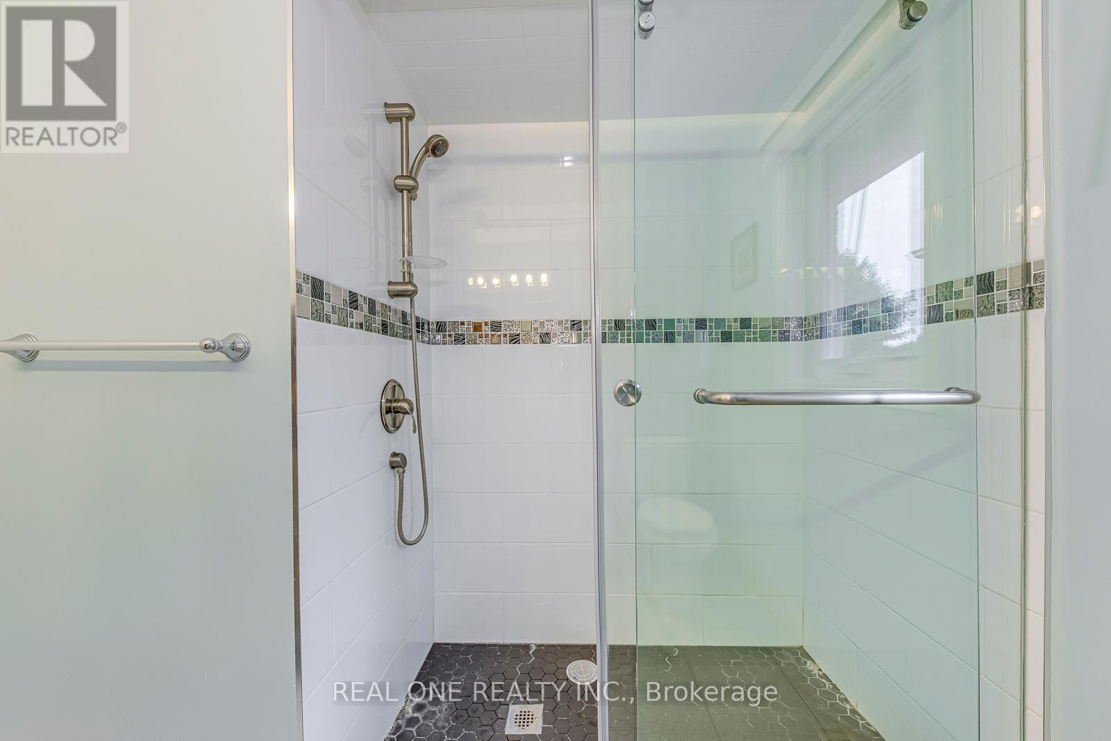 1237 Woodview Drive, Oakville, Ontario  L6M 2M5 - Photo 39 - W12940580