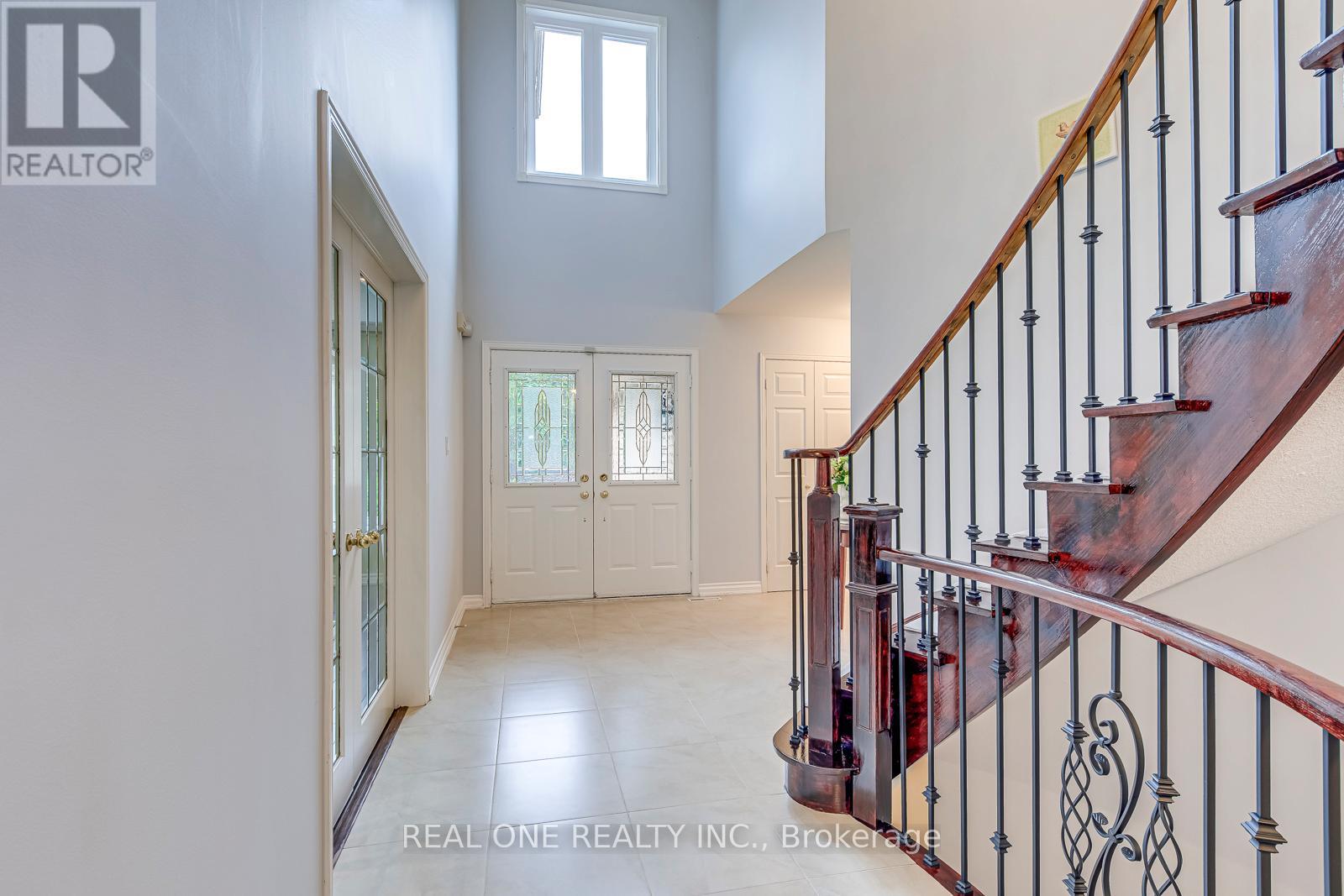 1237 Woodview Drive, Oakville, Ontario  L6M 2M5 - Photo 6 - W12940580