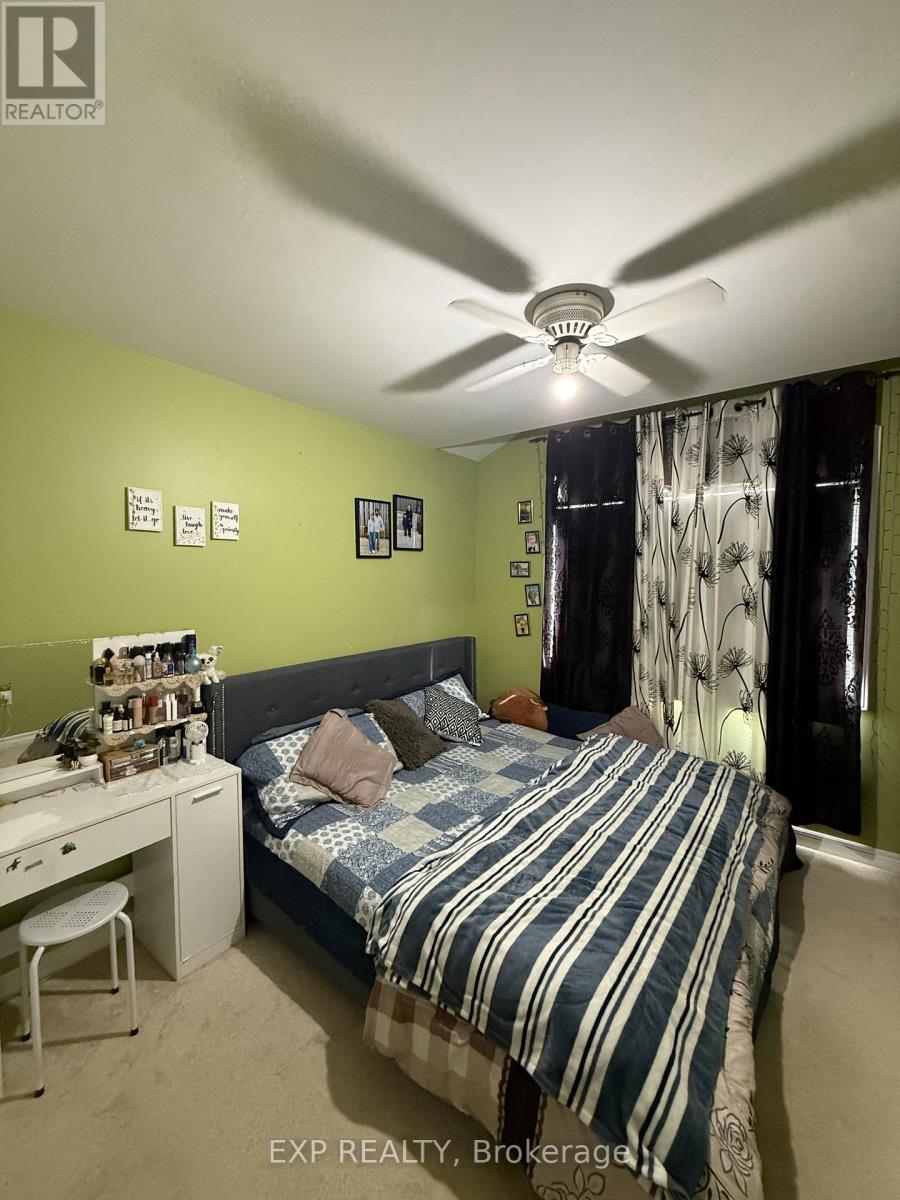 Upper - 82 Castlehill Road, Brampton, Ontario  L6X 4C8 - Photo 10 - W12940584