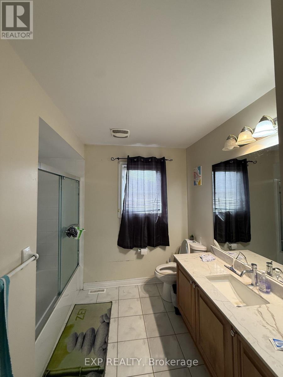 Upper - 82 Castlehill Road, Brampton, Ontario  L6X 4C8 - Photo 8 - W12940584