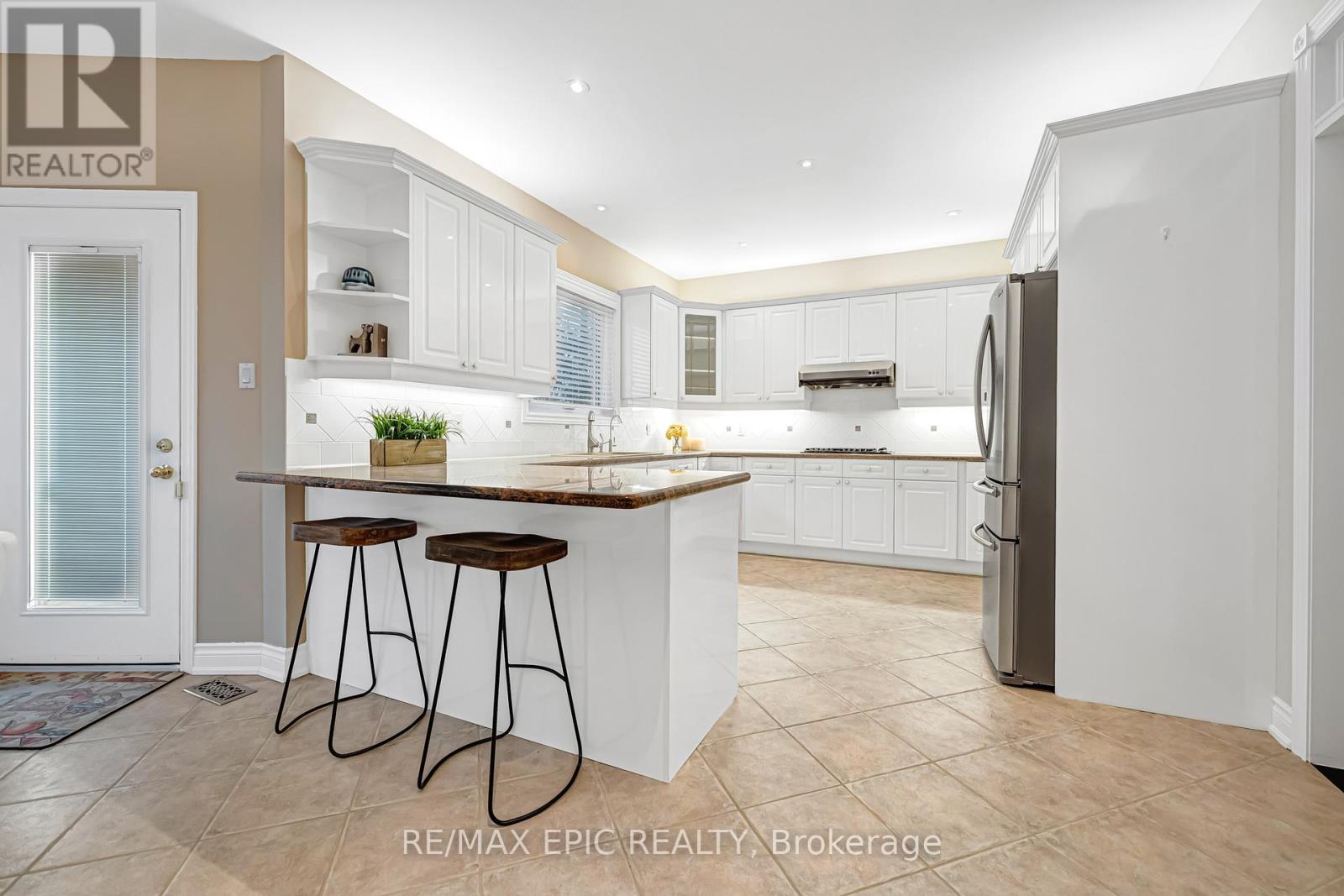 11 Palace Court, Richmond Hill, Ontario  L4B 4C3 - Photo 18 - N12938800