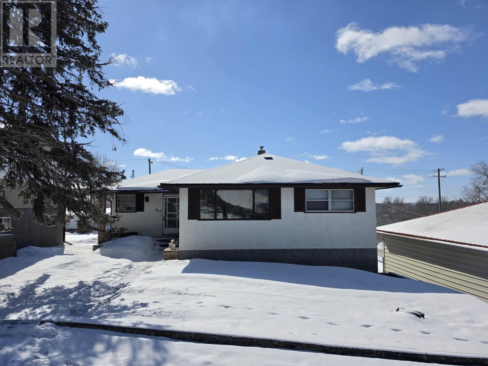 907 Seventh Street N, Kenora, Ontario  P9N 2R4 - Photo 1 - TB2600573