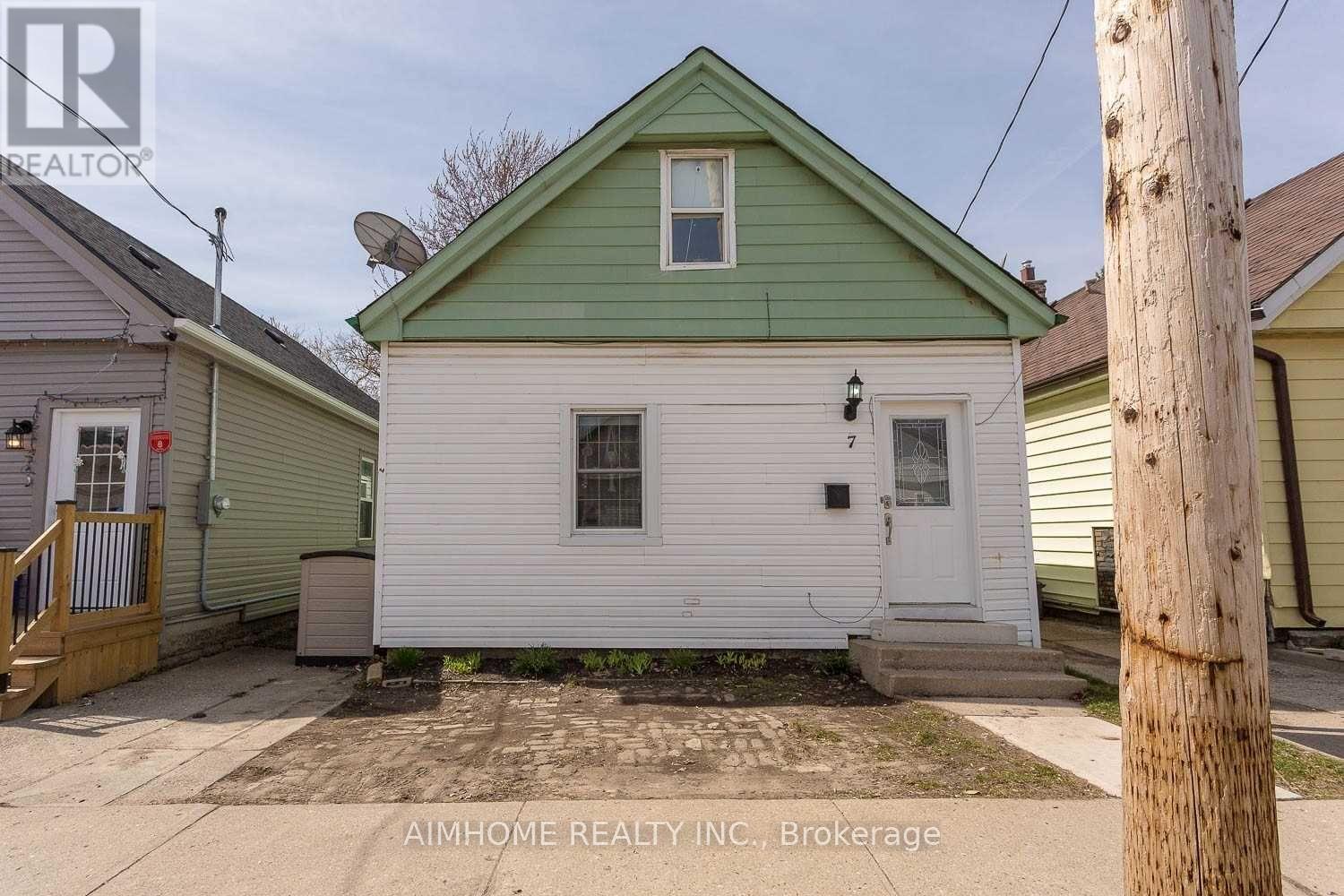 7 RATHGAR STREET, London East, Ontario