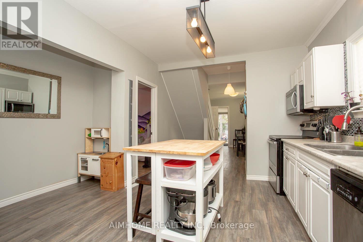 7 Rathgar Street, London East, Ontario  N5Z 1Y3 - Photo 3 - X12940564