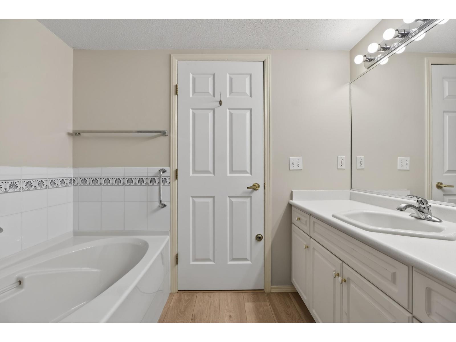 216 13888 70 Avenue, Surrey, British Columbia  V3W 0R8 - Photo 22 - R3104628