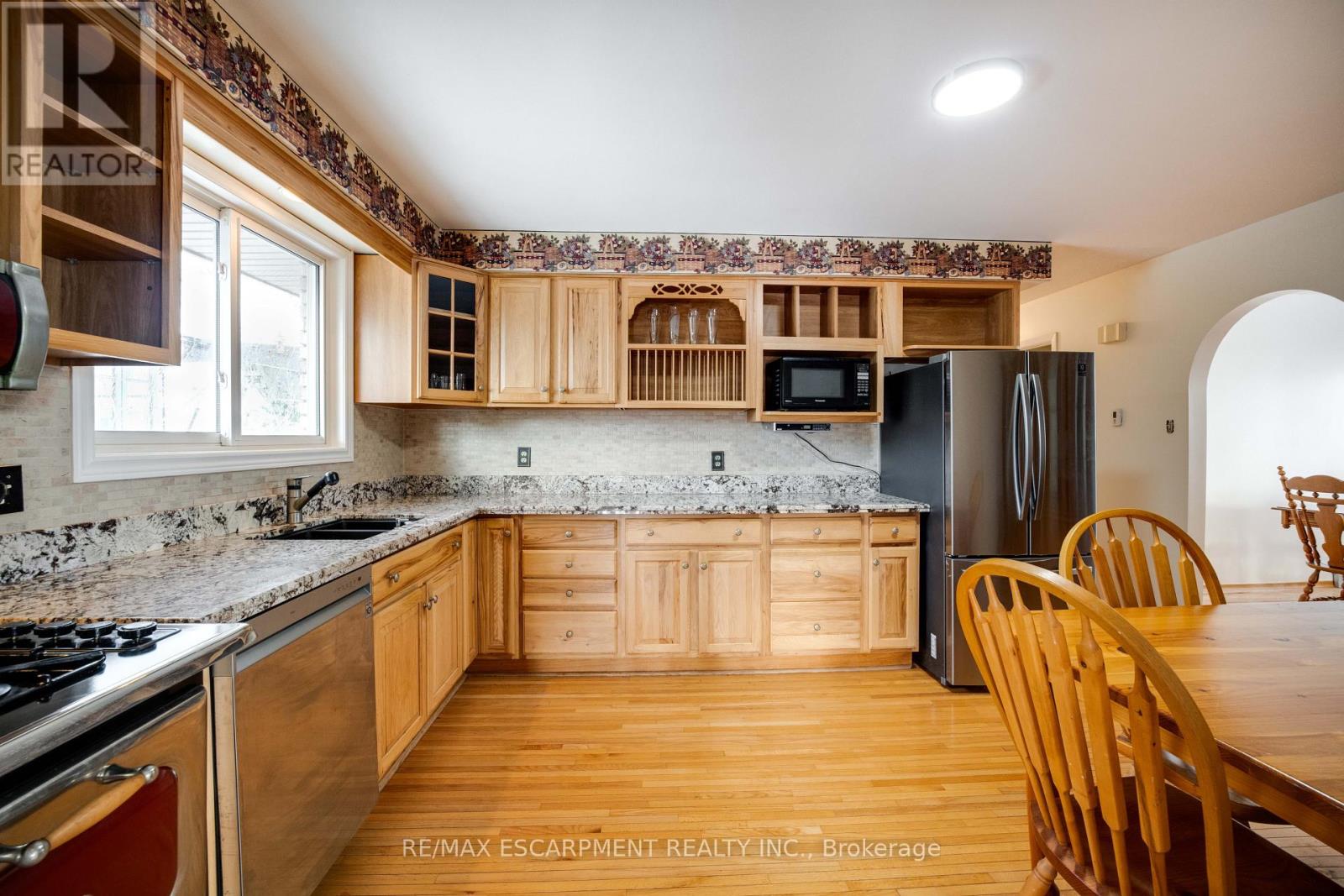 133 Burwell Street, Brantford, Ontario  N3T 4V2 - Photo 2 - X12596970