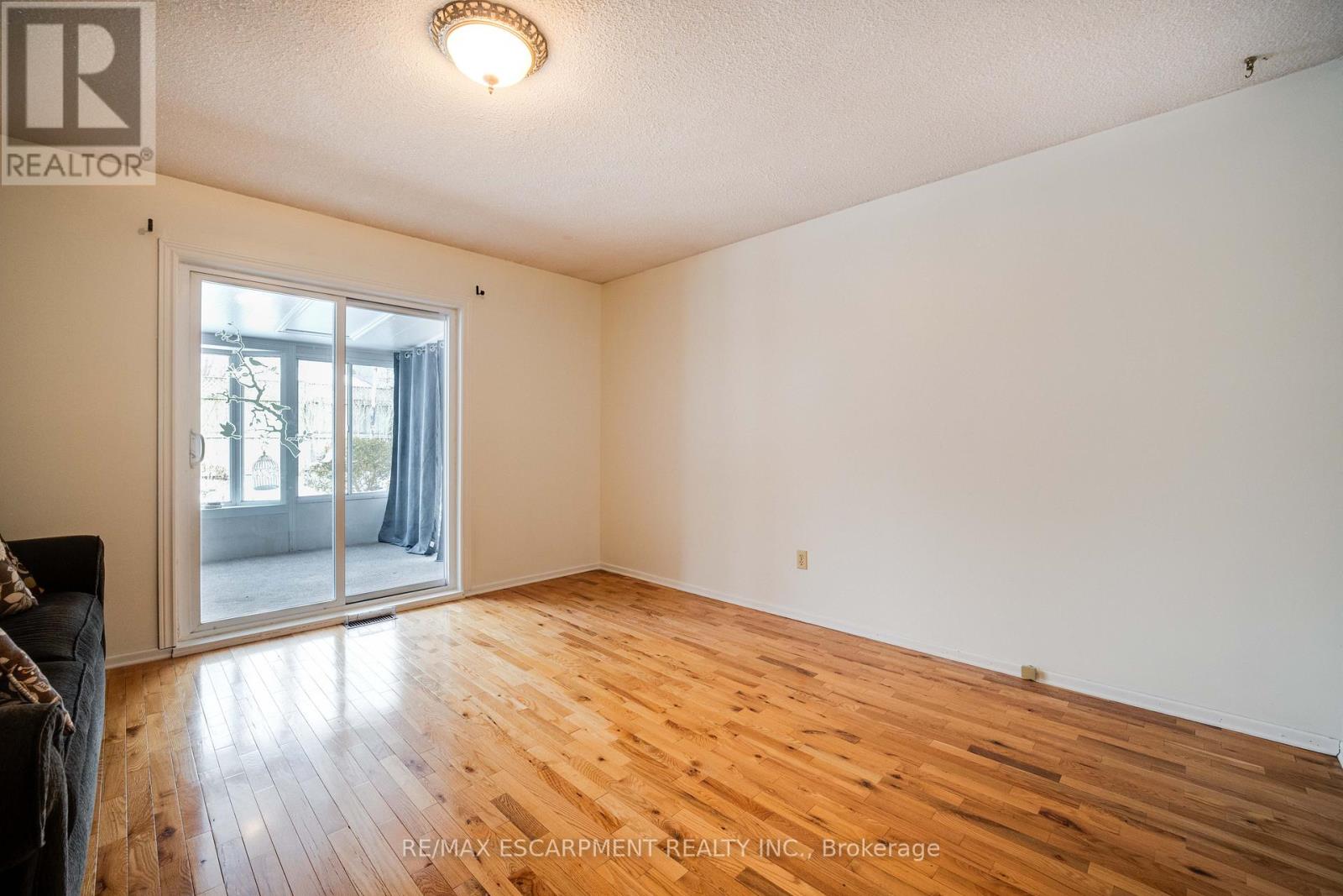 133 Burwell Street, Brantford, Ontario  N3T 4V2 - Photo 12 - X12596970