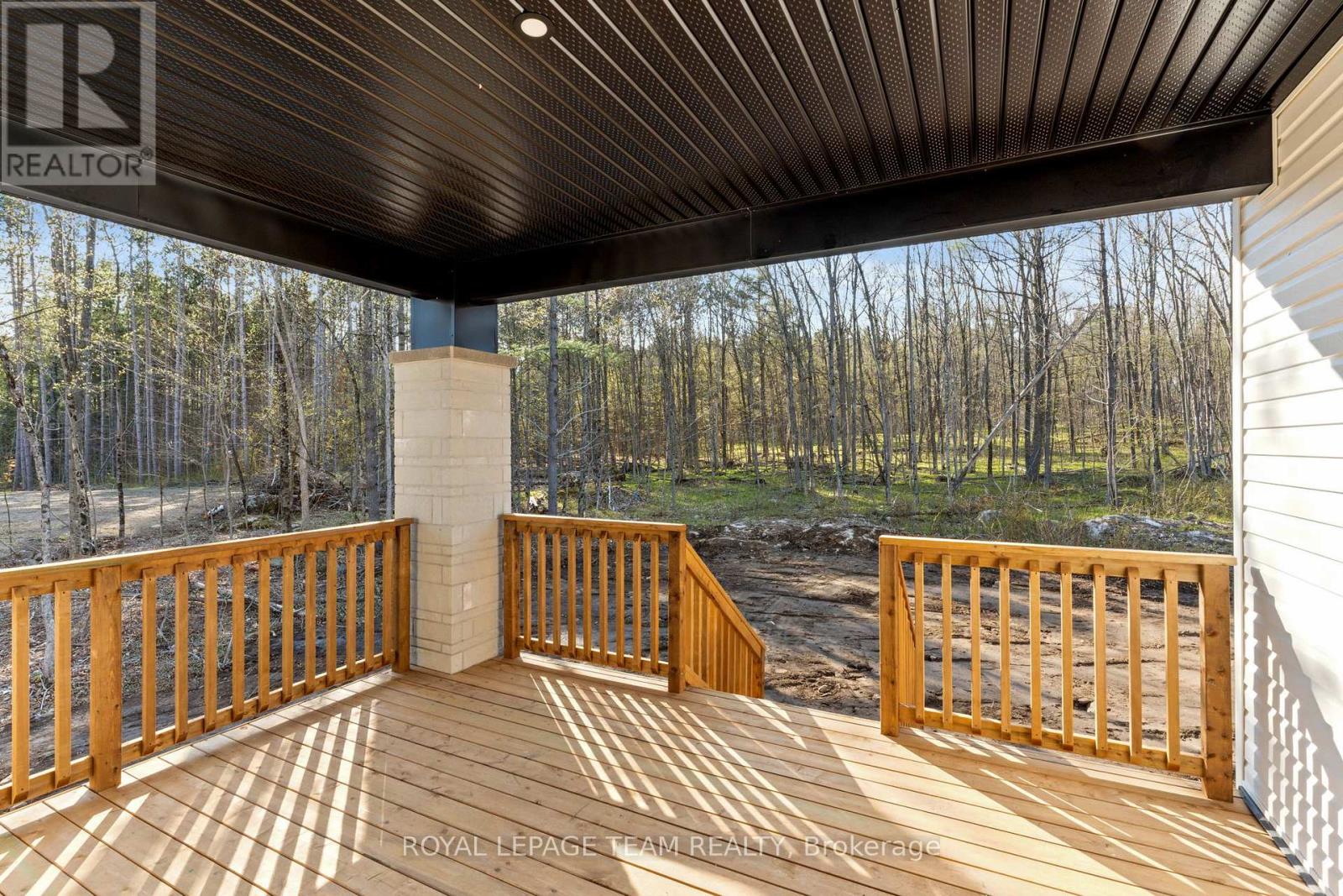 79 Hogan Drive, Mcnab/braeside, Ontario  K7S 0L1 - Photo 36 - X12929046