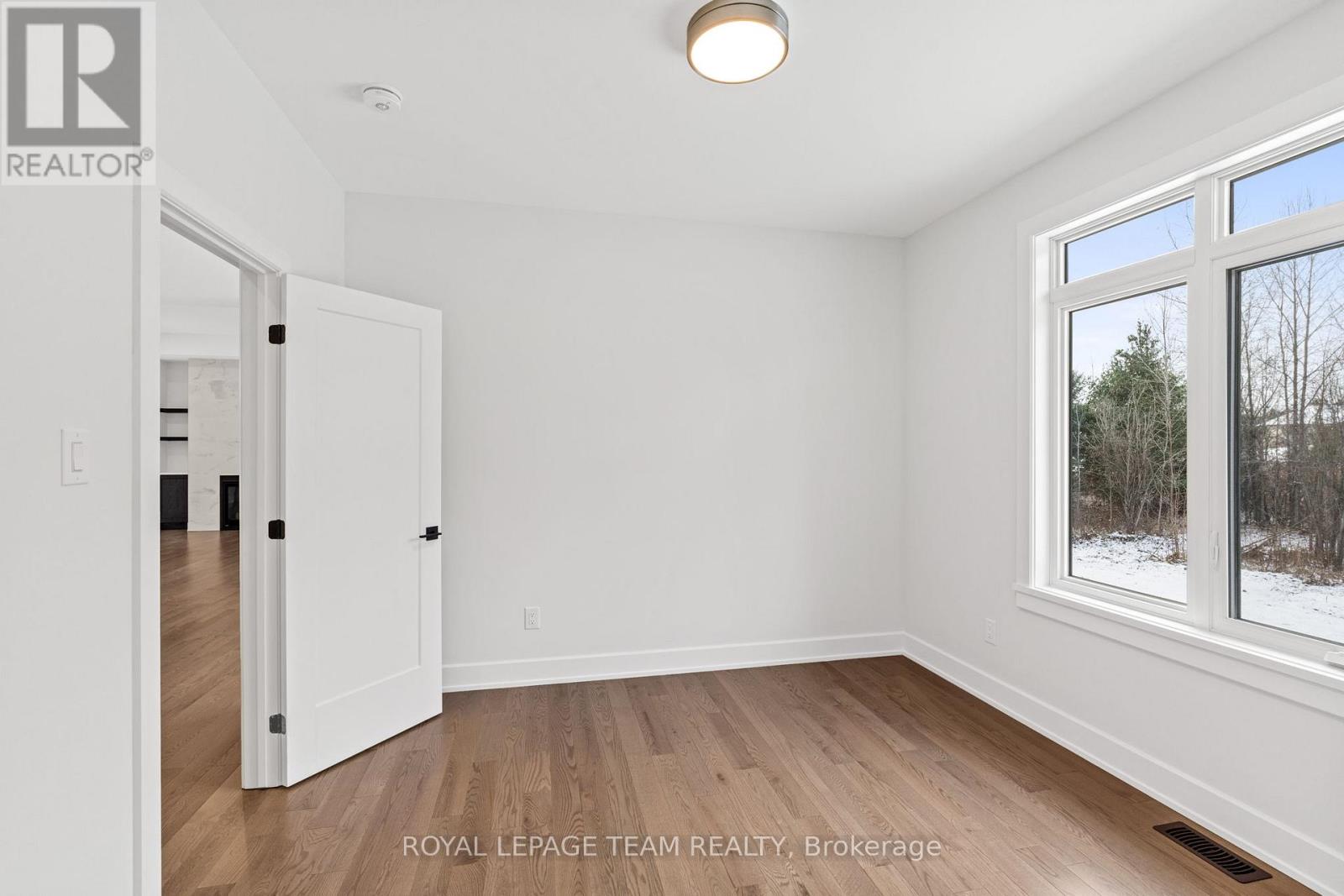 79 Hogan Drive, Mcnab/braeside, Ontario  K7S 0L1 - Photo 31 - X12929046