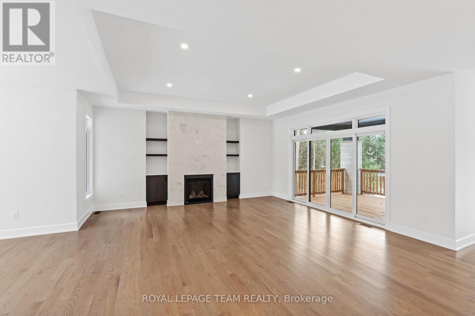 79 Hogan Drive, Mcnab/braeside, Ontario  K7S 0L1 - Photo 8 - X12929046