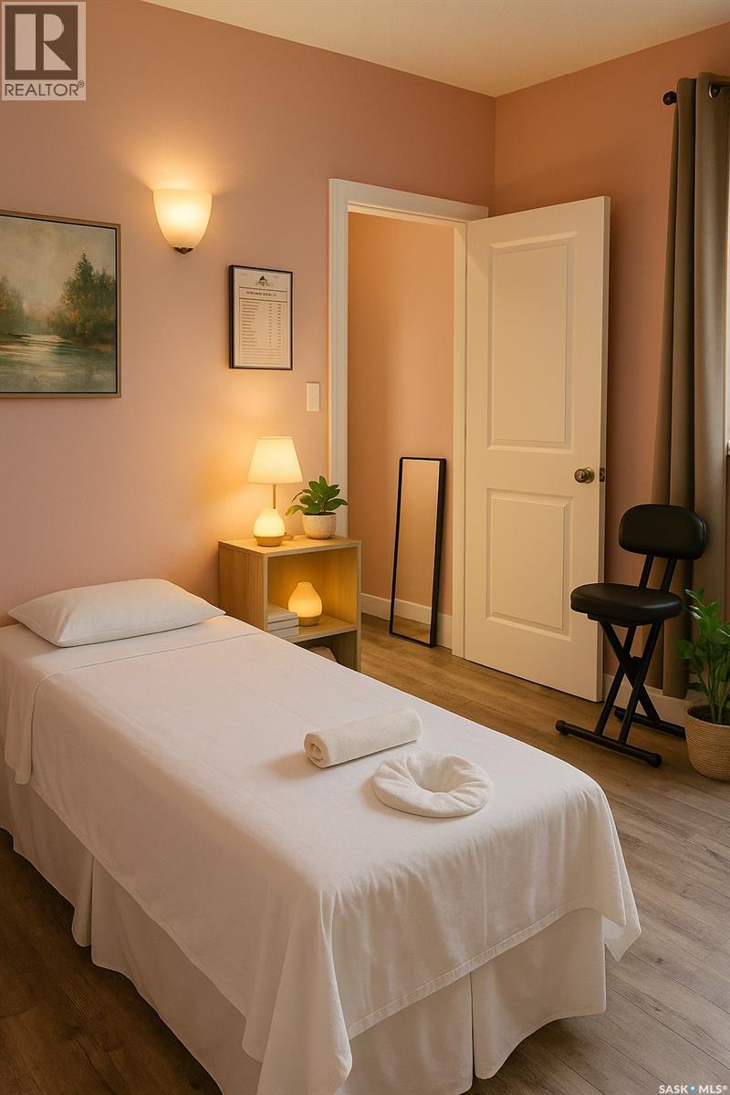 1229 Idylwyld Drive N, Saskatoon, Saskatchewan  S7L 1A3 - Photo 2 - SK031560