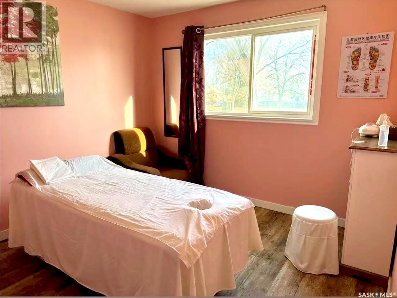 1229 Idylwyld Drive N, Saskatoon, Saskatchewan  S7L 1A3 - Photo 3 - SK031560