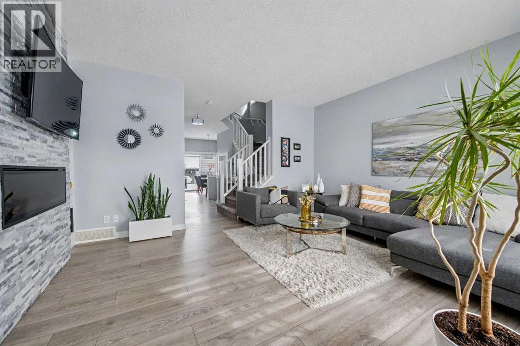 38 Sage Bluff Gate Nw, Calgary, Alberta  T3R 0Y9 - Photo 3 - A2297224