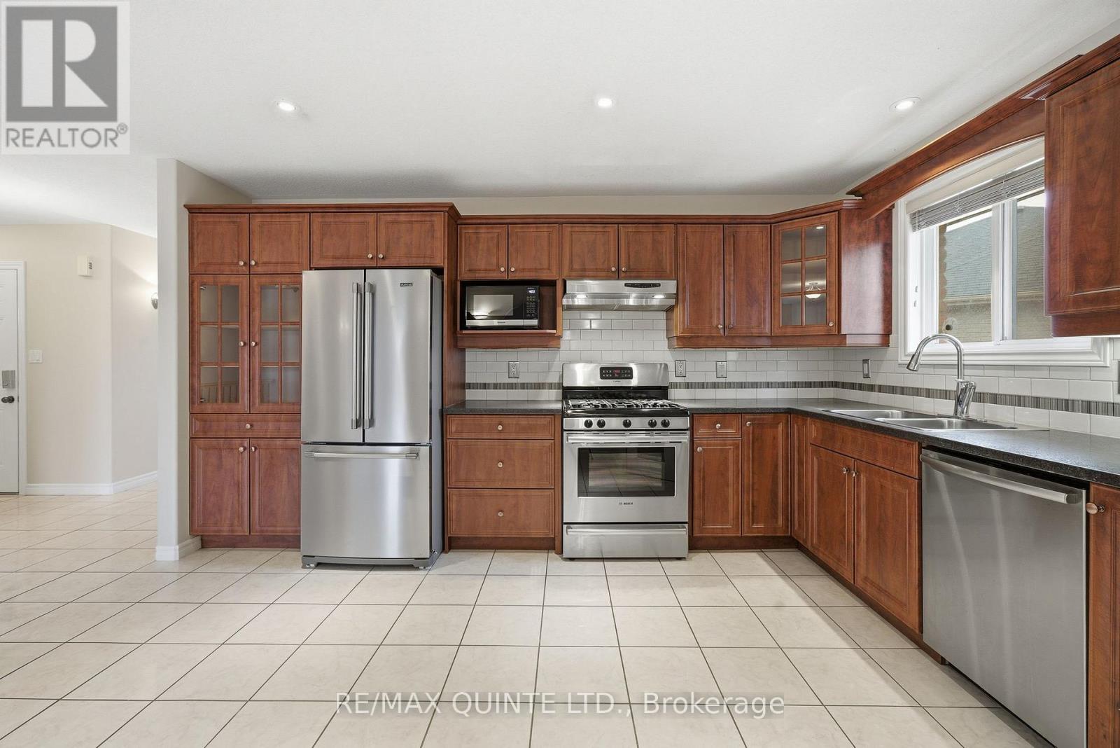 24 Britton Place, Belleville, Ontario  K8P 5N5 - Photo 15 - X12940676