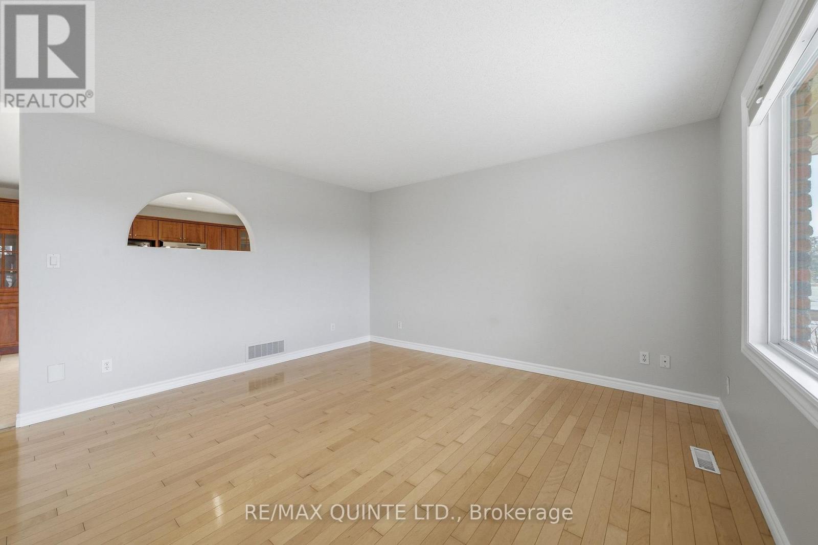 24 Britton Place, Belleville, Ontario  K8P 5N5 - Photo 23 - X12940676