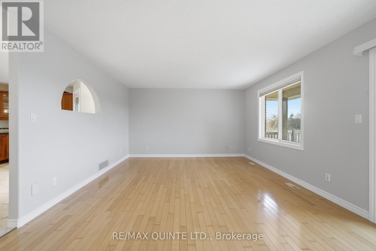 24 Britton Place, Belleville, Ontario  K8P 5N5 - Photo 24 - X12940676