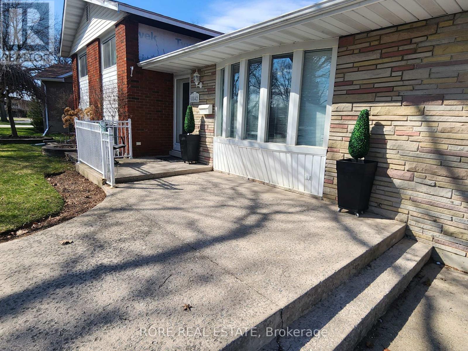 8842 Roosevelt Street, Niagara Falls, Ontario  L2G 7A2 - Photo 3 - X12927038