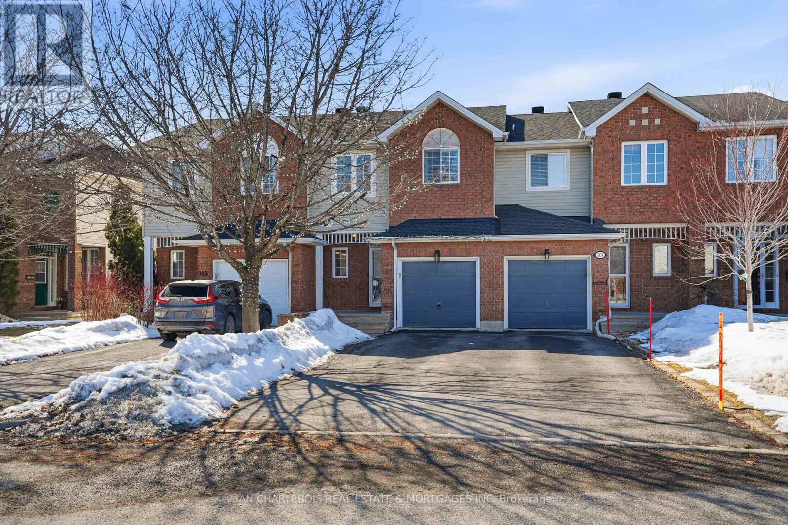 907 Markwick Crescent, Ottawa, Ontario  K4A 4J1 - Photo 2 - X12940686