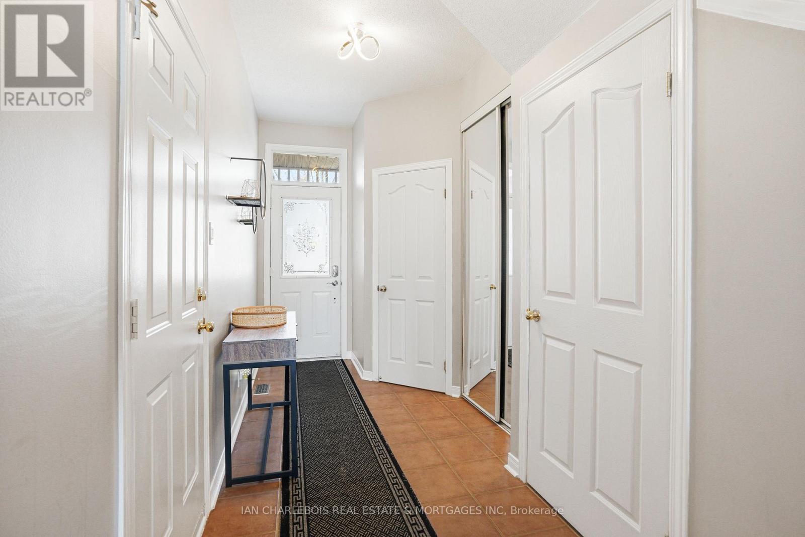 907 Markwick Crescent, Ottawa, Ontario  K4A 4J1 - Photo 3 - X12940686