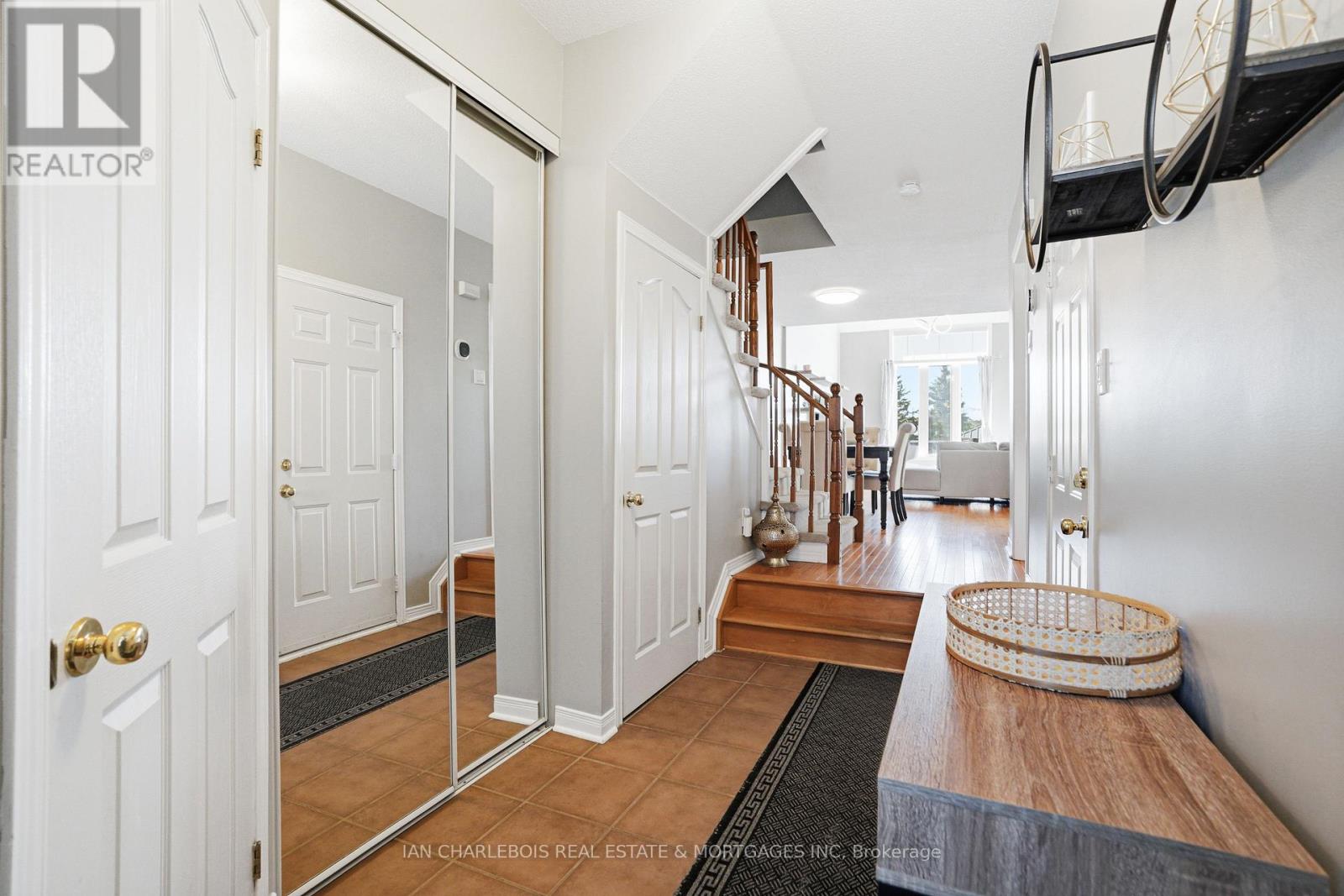 907 Markwick Crescent, Ottawa, Ontario  K4A 4J1 - Photo 4 - X12940686