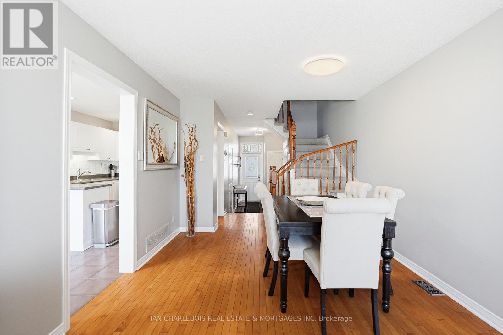 907 Markwick Crescent, Ottawa, Ontario  K4A 4J1 - Photo 5 - X12940686