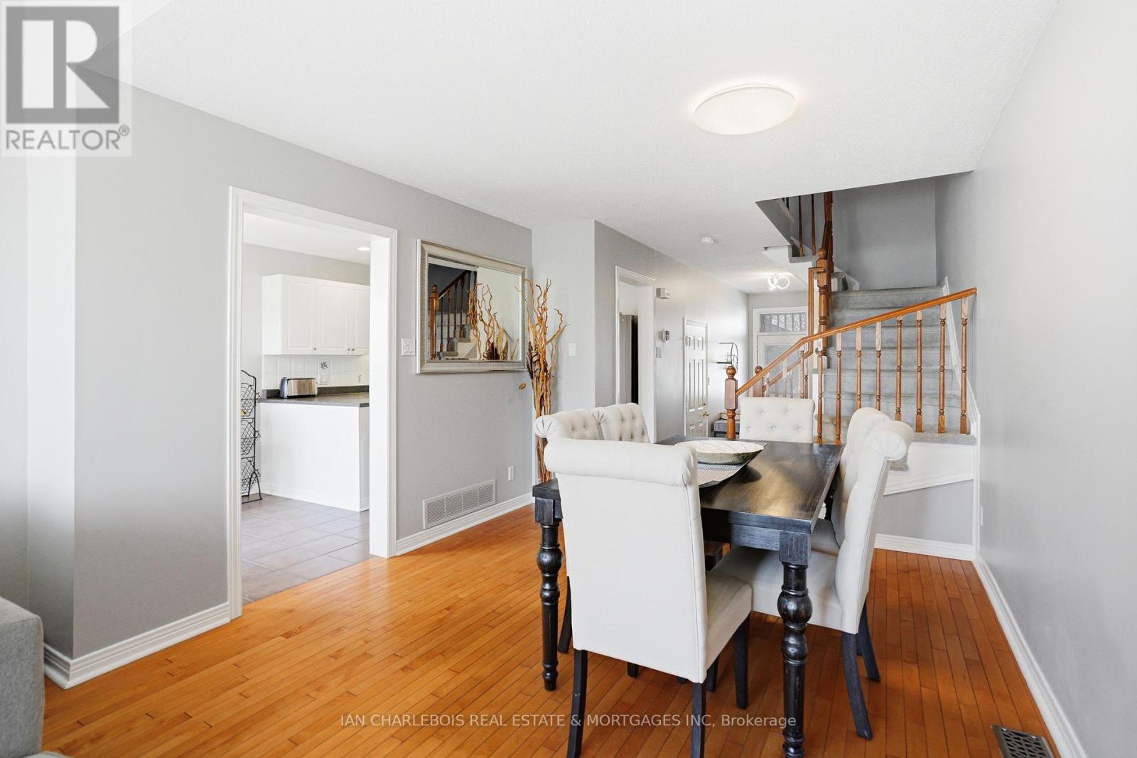 907 Markwick Crescent, Ottawa, Ontario  K4A 4J1 - Photo 6 - X12940686