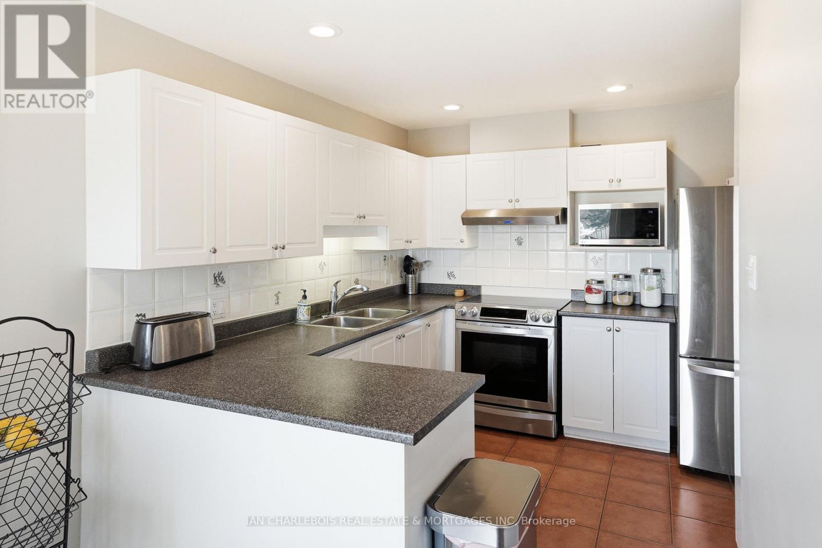 907 Markwick Crescent, Ottawa, Ontario  K4A 4J1 - Photo 8 - X12940686